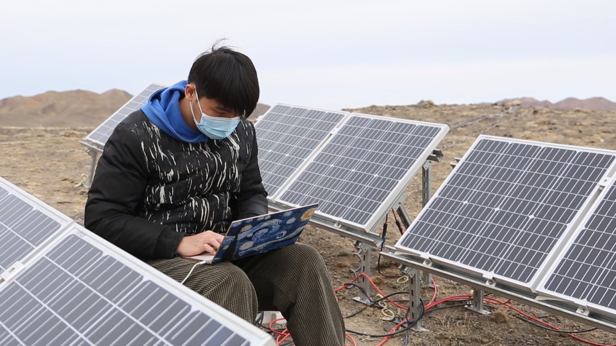 新疆哈密首啟宇宙黎明信號探測 穿透138億年的電波密鑰